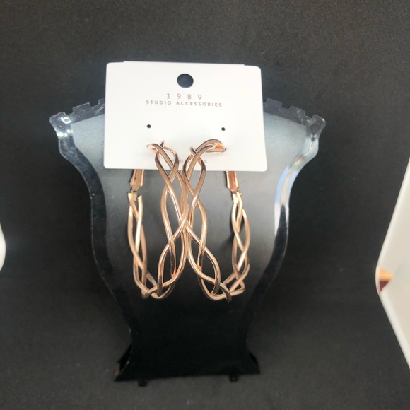 Earrings - Picture 5 of 8